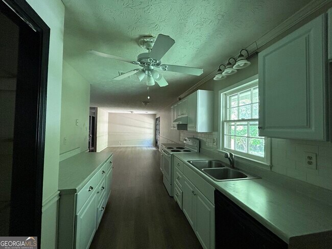 Building Photo - 33 Lynhaven Dr