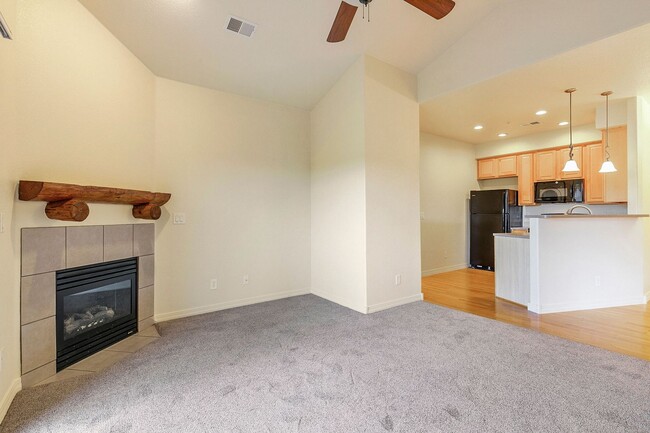 Building Photo - 5220 Boardwalk Dr