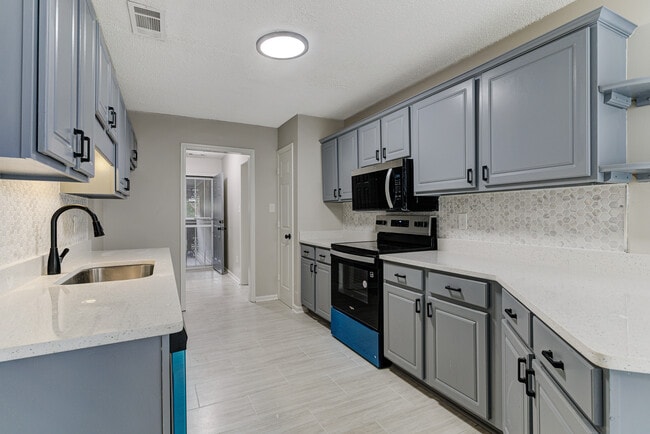 Building Photo - 8952 Vorlich Cove