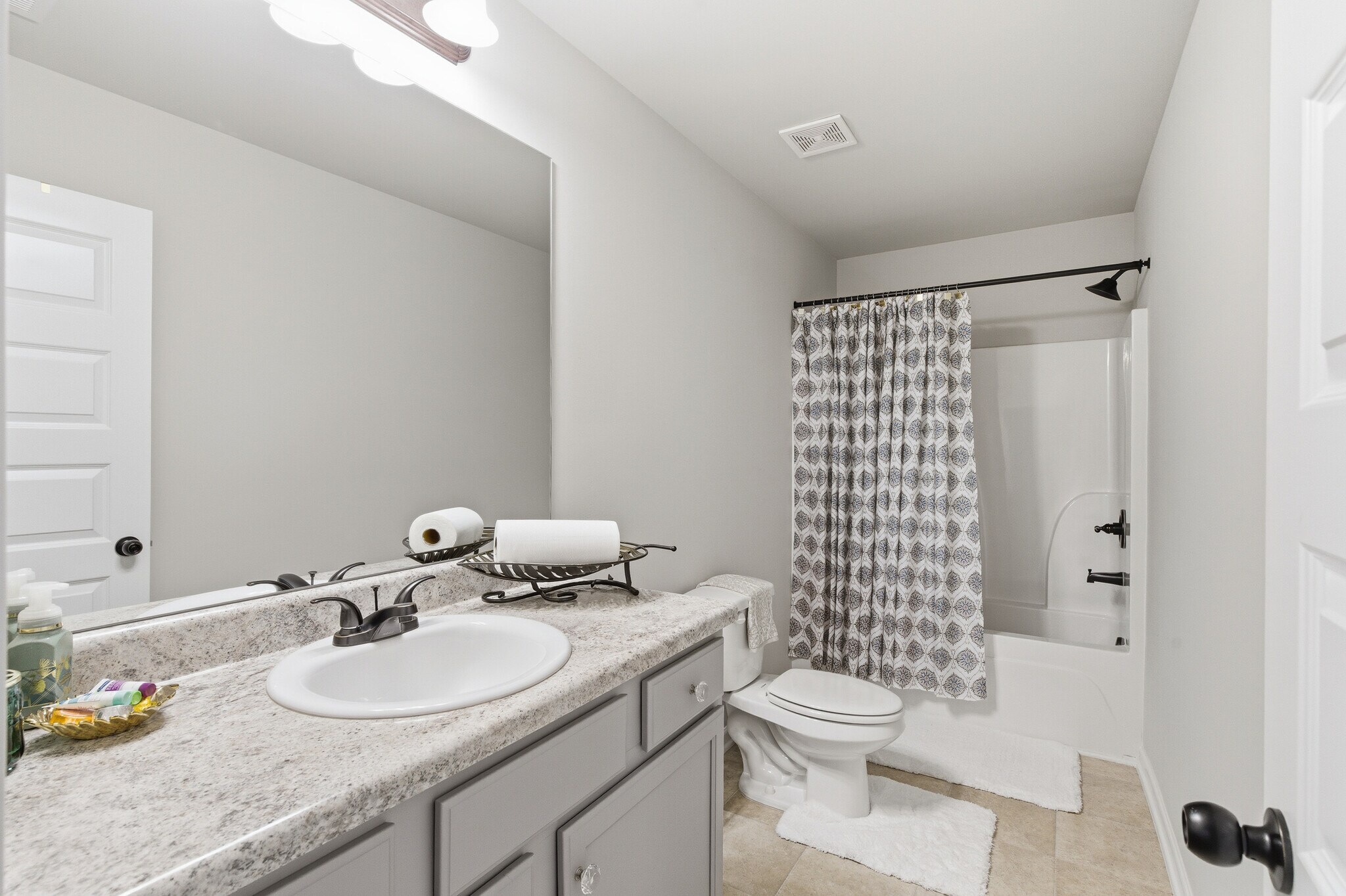 Building Photo - Room in House on Zoya Ct