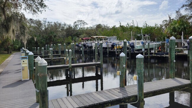 Building Photo - Annual UNfurnished 2/2 ground floor condo in water front boating community