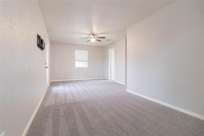 Building Photo - 4035 Almond Lake Dr