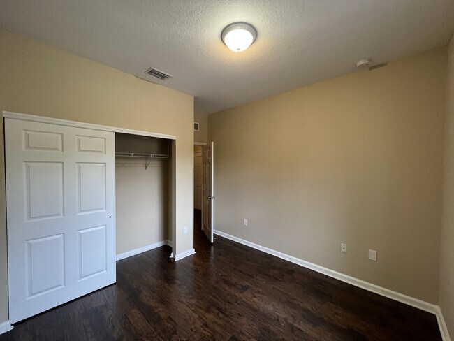 Building Photo - 3222 NW 31st Terrace