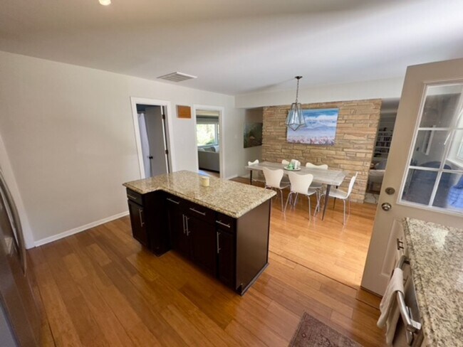 Building Photo - Single Family beauty in Greenville Sound