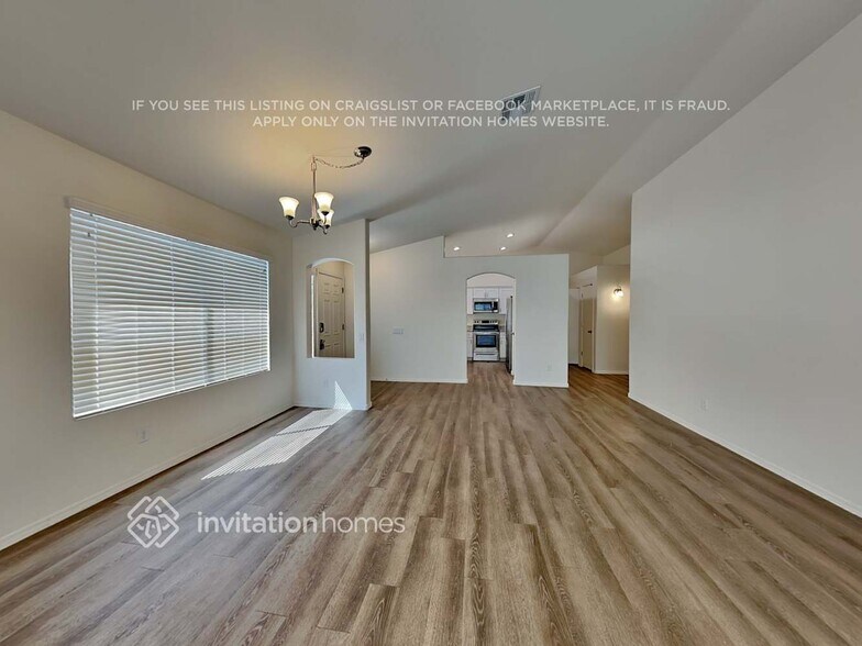 Building Photo - 1003 N Alvaro