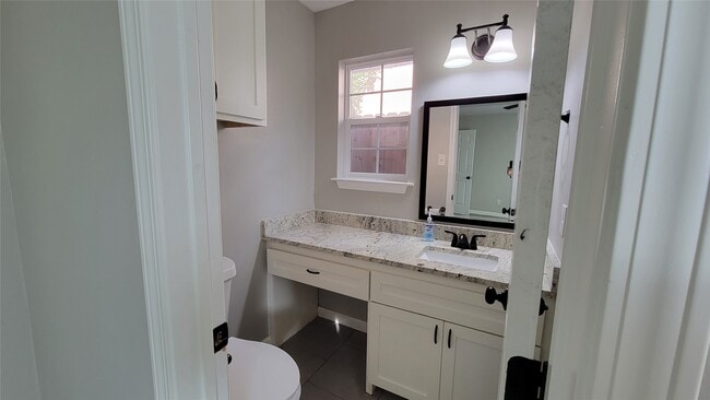 Building Photo - 3819 Heatherbrook Dr