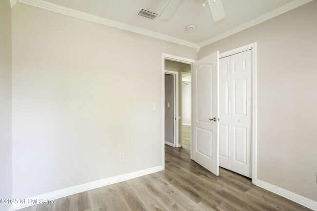 Building Photo - 2412 Stonehaven Ct W