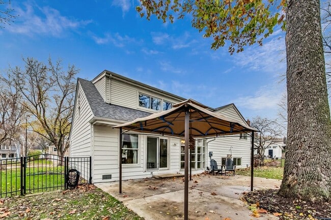 Building Photo - 1232 W Jefferson Ave