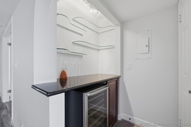 Building Photo - 3901 S Flagler Dr