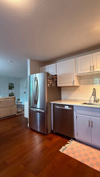 Building Photo - 61 Farrwood Ave