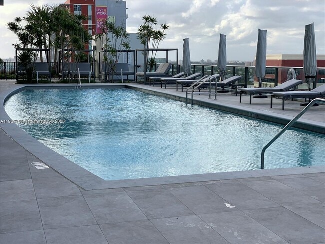 Building Photo - 1600 NE 1st Ave