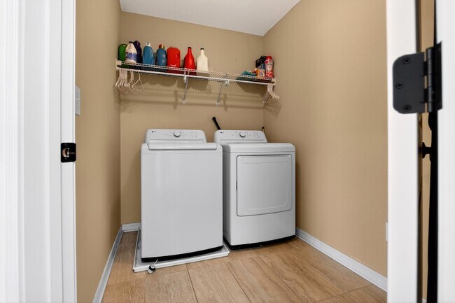 Building Photo - 507 Eisenhower Dr