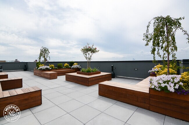 Building Photo - 581 Ocean Pkwy