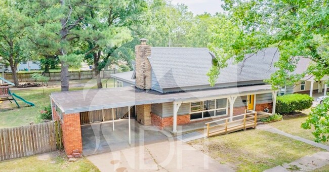 Building Photo - "Charming 3-Bedroom Oasis with 2 Full Baths in the Heart of Vinita!"