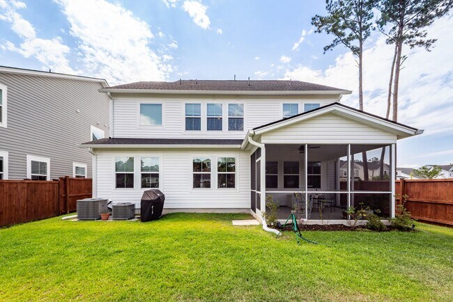 Building Photo - 6 Bedroom 4.5 Bath in Limehouse Village - Summerville