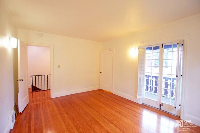 Building Photo - Timeless 4 Bedroom in West Montclair