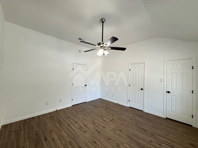 Building Photo - 6402 Gray Ridge