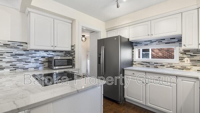 Building Photo - 2626 Windemere Rd