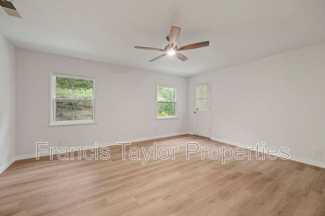 Building Photo - 10204 Lake Meadow Ln