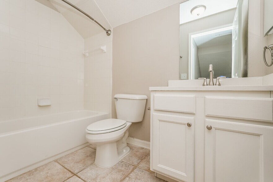 Building Photo - 7403 Oxford Garden Cir