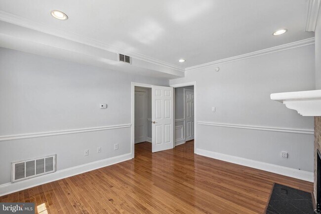 Building Photo - 1730 Pine St