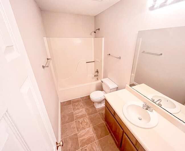 Building Photo - 3 bedroom, 2 bathroom ranch style home in Greensboro, NC