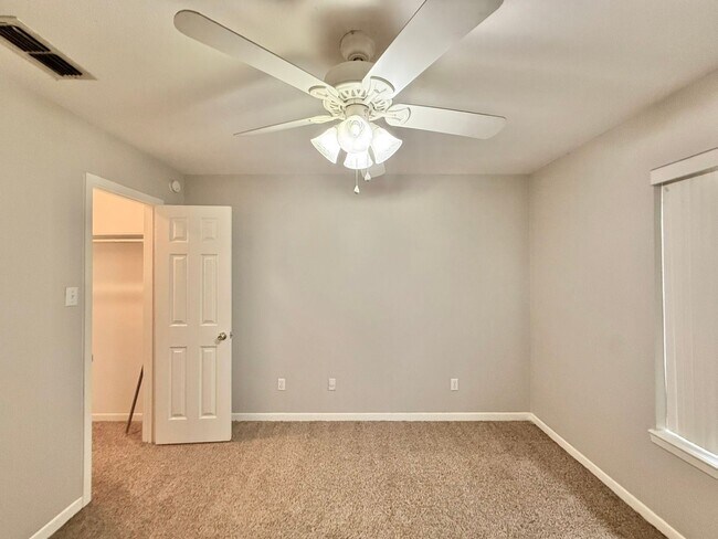 Building Photo - Langley Westminster Duplex