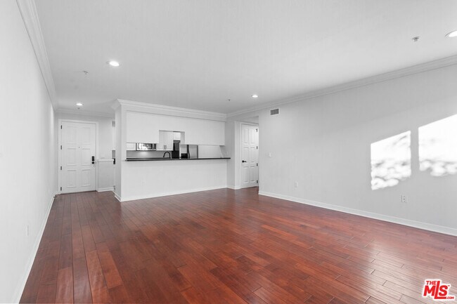 Building Photo - 1401 S St Andrews Pl