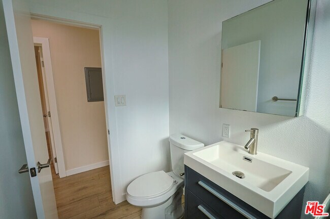 Building Photo - 1277 W 23rd St