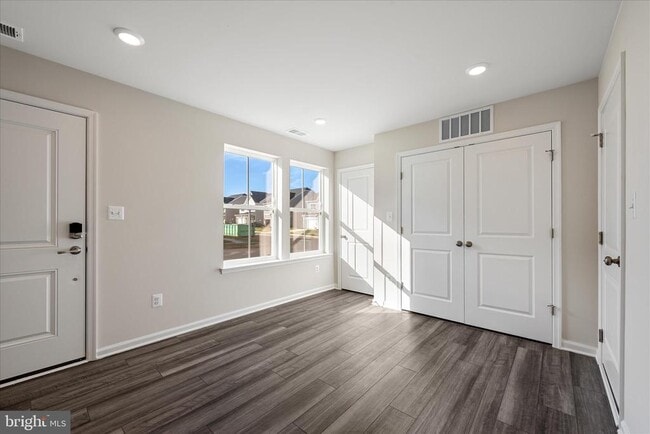 Building Photo - 403 18th Ave