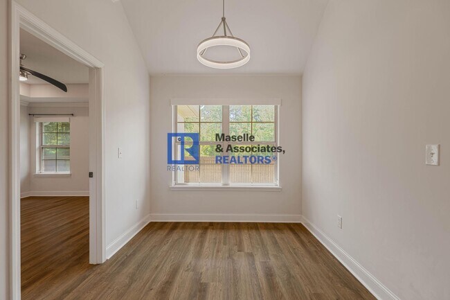 Building Photo - 1019 Silver Cir