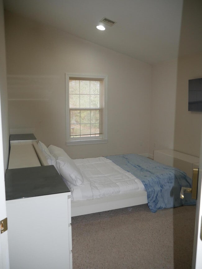 Building Photo - 5105 Forum Blvd