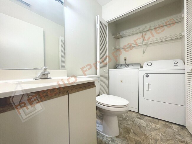 Building Photo - Beautiful 2 bedroom 2.5 bath Condo w/ 2 Reserved Parking Space @ Finley Forest, Chapel Hill, Avai...