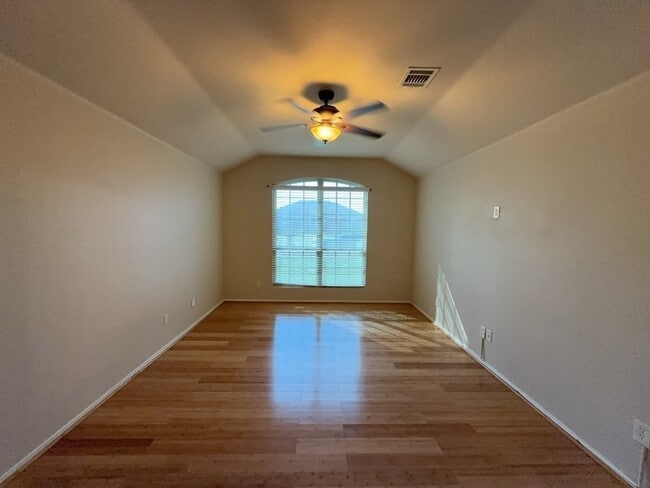 Building Photo - 2333 Cedarwood Dr