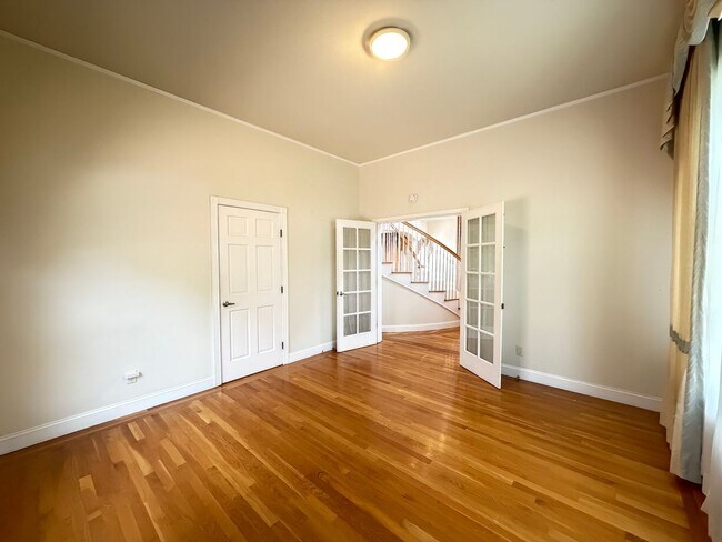 Building Photo - 738 Palmera Ct