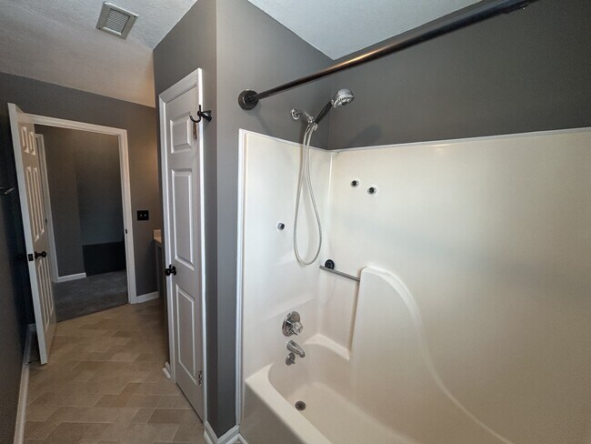 Building Photo - 3423 Minor Dr