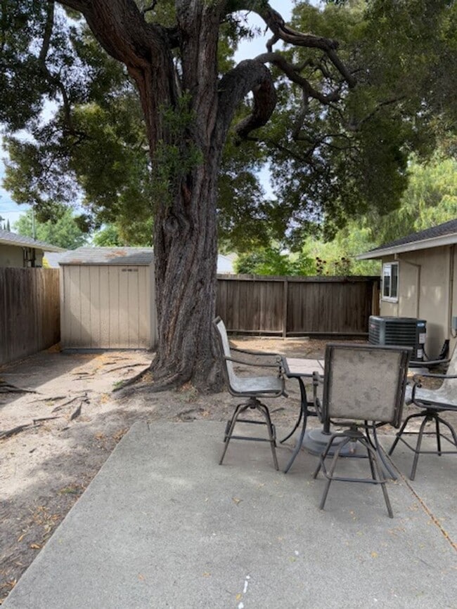 Building Photo - WELL MAINTAINED HOME IN FAIR OAKS COMMUNIT...