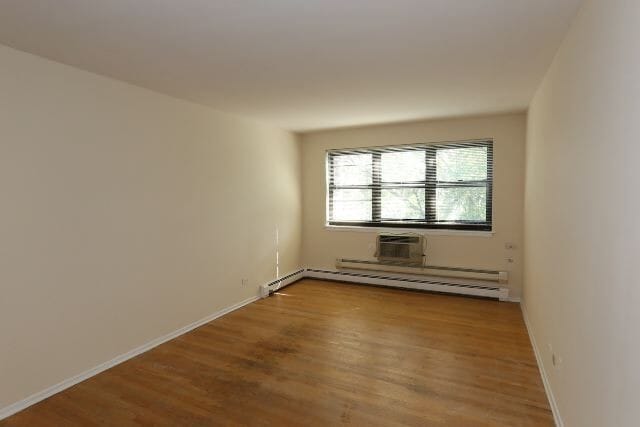 Building Photo - 675 W Wrightwood Ave