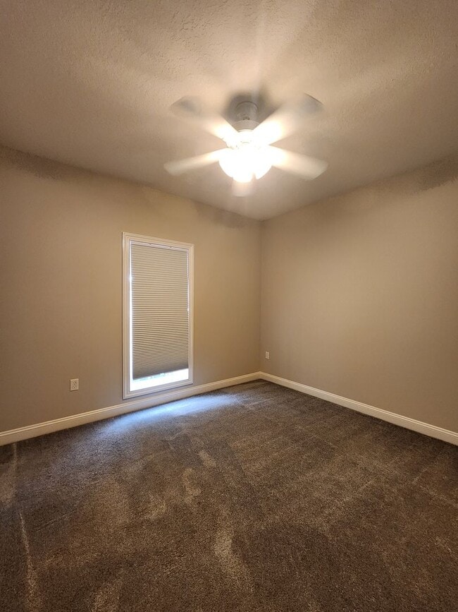 Building Photo - Spacious 4BD/2BA Home in Hahira with Screened Porch & Above Ground Pool!