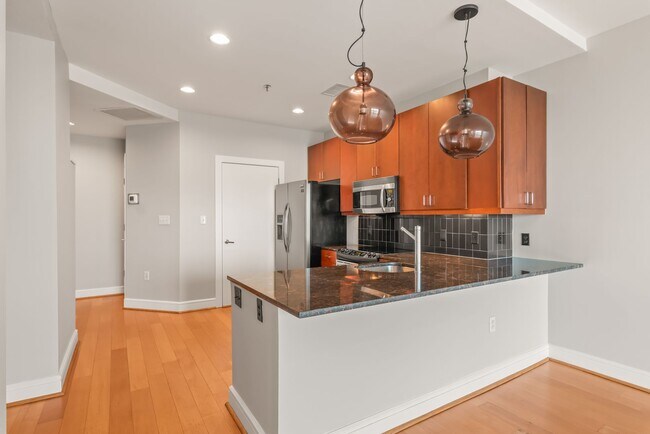 Building Photo - 25th Floor Condo in the heart of Uptown!!