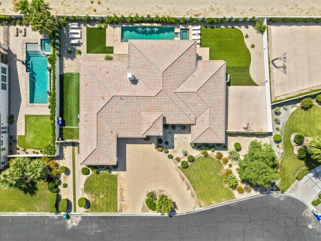 Building Photo - 49636 Constitution Dr