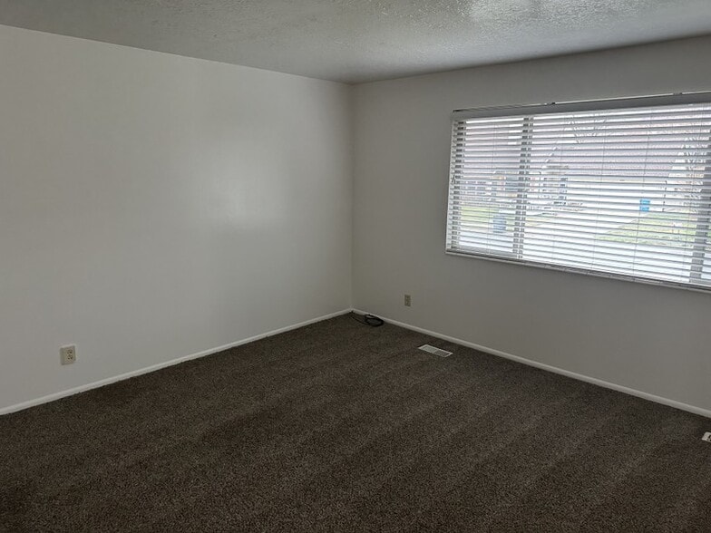 Building Photo - 689 E 2300 N