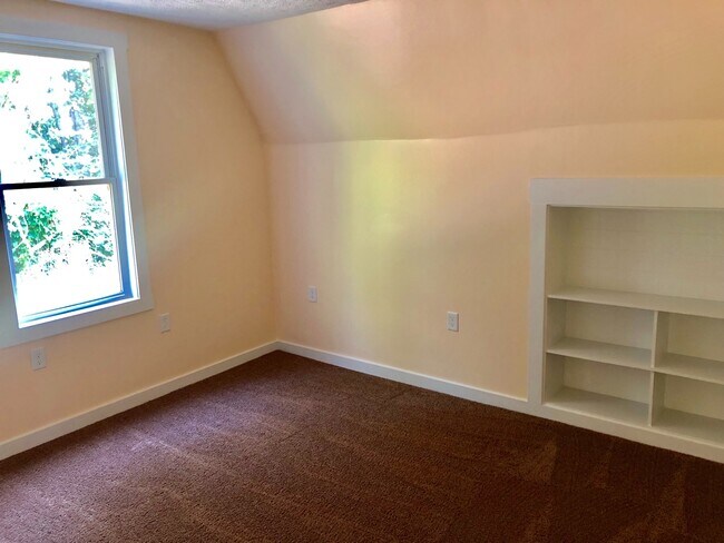 Building Photo - 3 bedroom in Beechview!