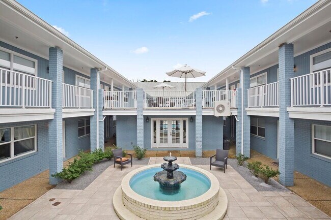 Building Photo - TDY Special! 1/1 fully furnished