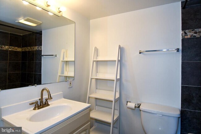 Building Photo - 12415 Braxfield Ct