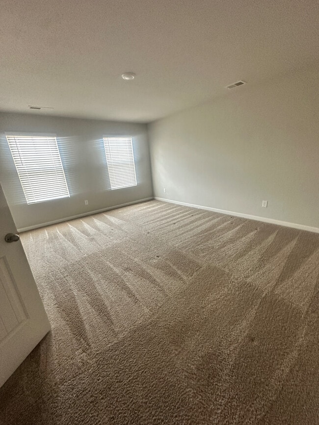 Building Photo - Room in House on Toronto Cir