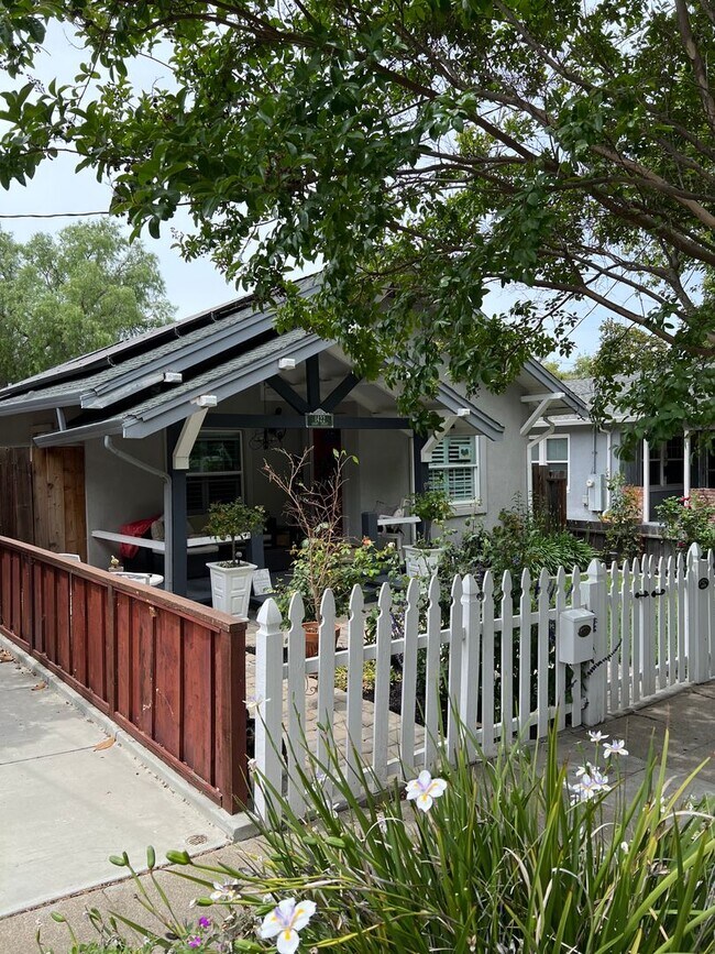 Building Photo - 1422 Court St