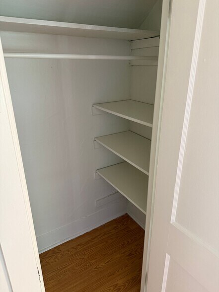 Building Photo - 315 N Maple St