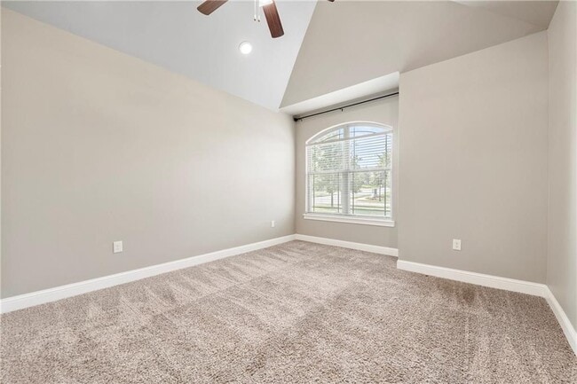 Building Photo - 4402 SW Alfalfa Ave