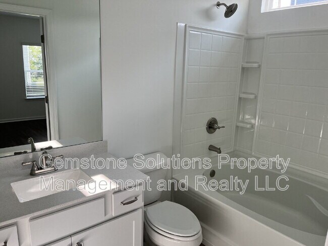 Building Photo - 2213 Zeva Cir